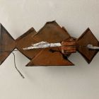 Weer_SkurilesInstrument_2023_Karton-Seil-Acryl_49x23x9cm_2k2.JPG