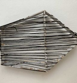 Weer_Harfe_2016_Karton-Seil-Acryl_90x66x14cm_3k4.JPG