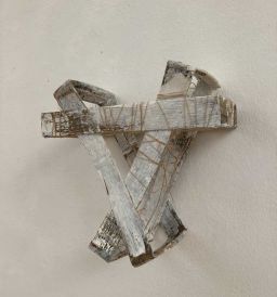 Weer_kleiner-Notenstaender_2005_Karton-Acryl_28x29,5x14cm_2k2.JPG