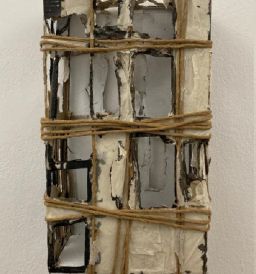 Weer_Ruine_2022_Karton-Seil-Acryl_49x29x15cm_2k8.JPG